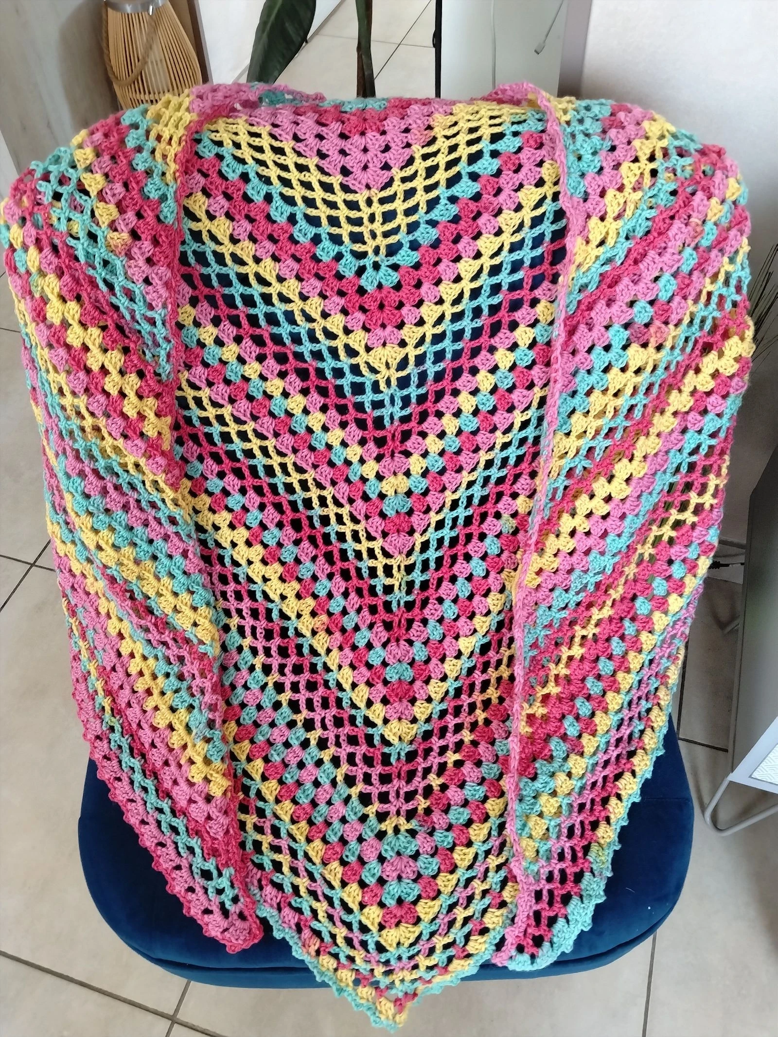 Grand Châle au Crochet Fait Main